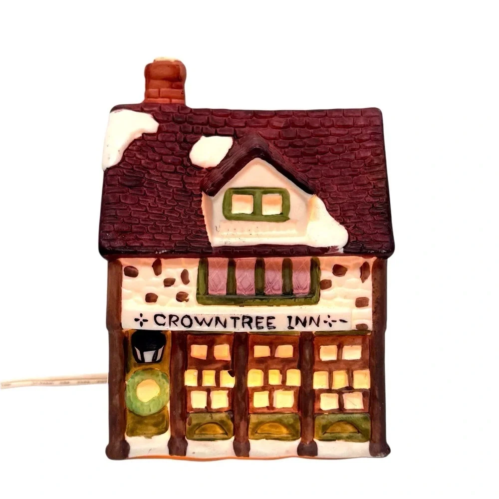 Department 56 Crowntree Inn Holiday Decor Brown/Cream/Green Lighted EUC